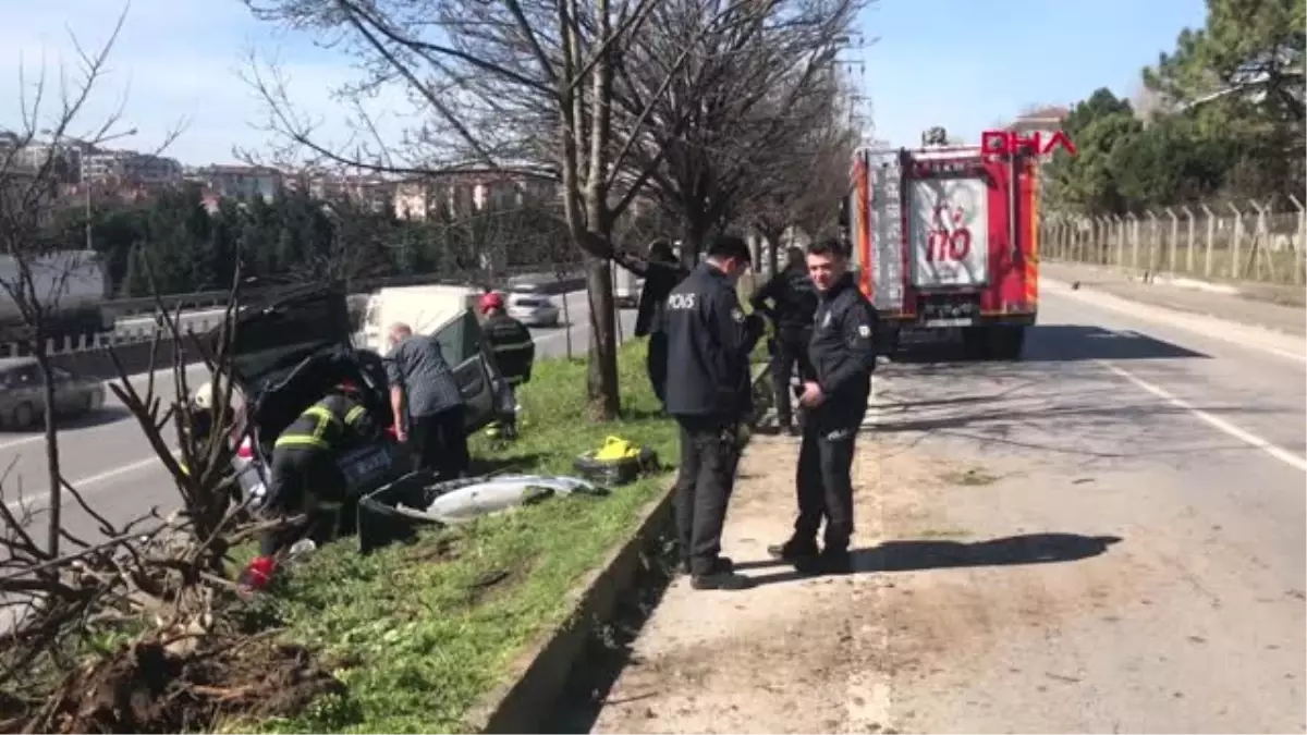 Kocaeli Otomobil Ağacı Devirdi, Sürücü Yaralandı