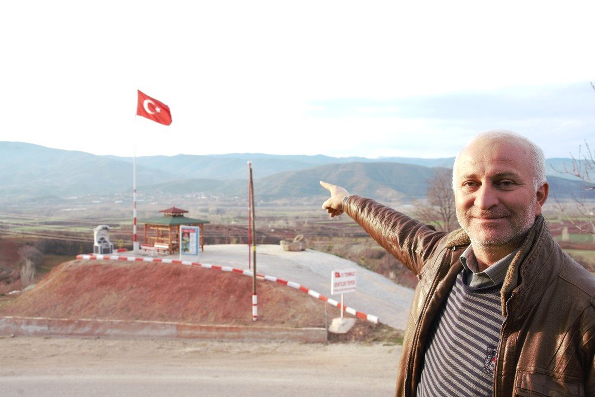 Köylüler Yaptı, Görenler Fotoğraf Çektiriyor
