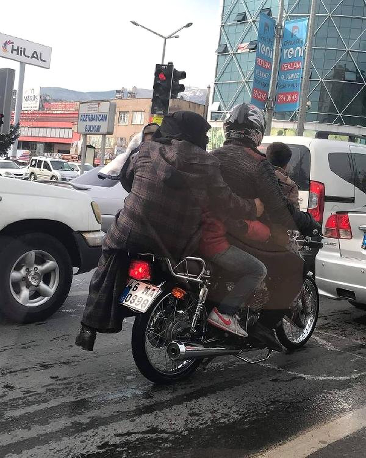 Motosiklette Tehlikeli Yolculuk