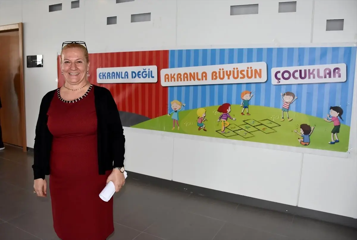 Sanal Dünyanın Gerçek Tehditleri - "Cep Telefonları \'Bakıcı Anne\' Gibi Kullanılıyor"