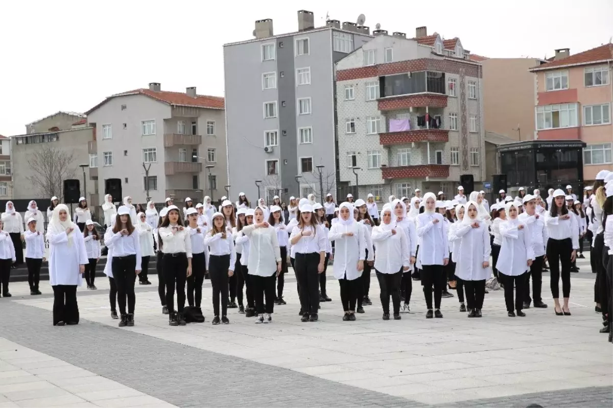 601 Öğrenci İstiklal Marşı\'nı İşaret Diliyle Okudu, O Anlar Havadan Görüntülendi