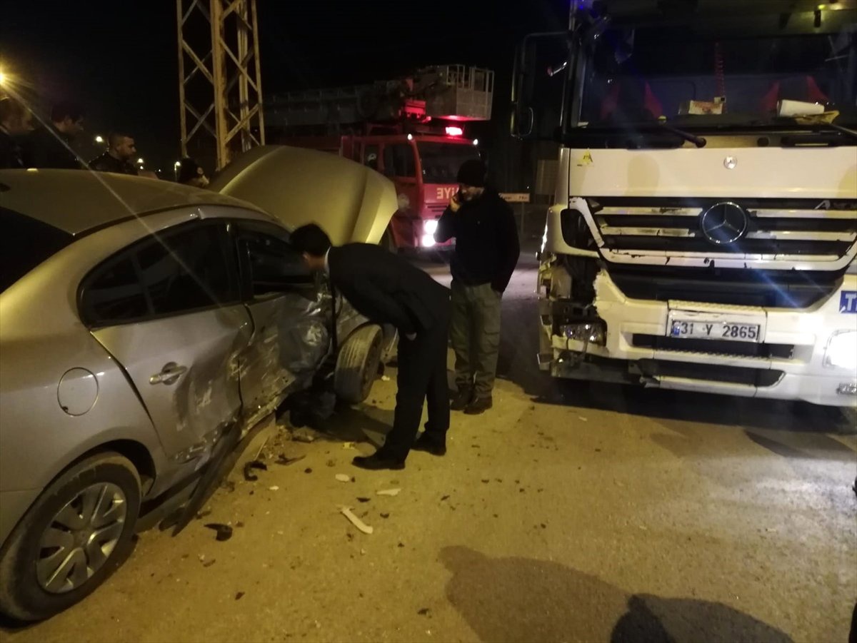 Ağrı\'da Tır ile Otomobil Çarpıştı: 1 Yaralı