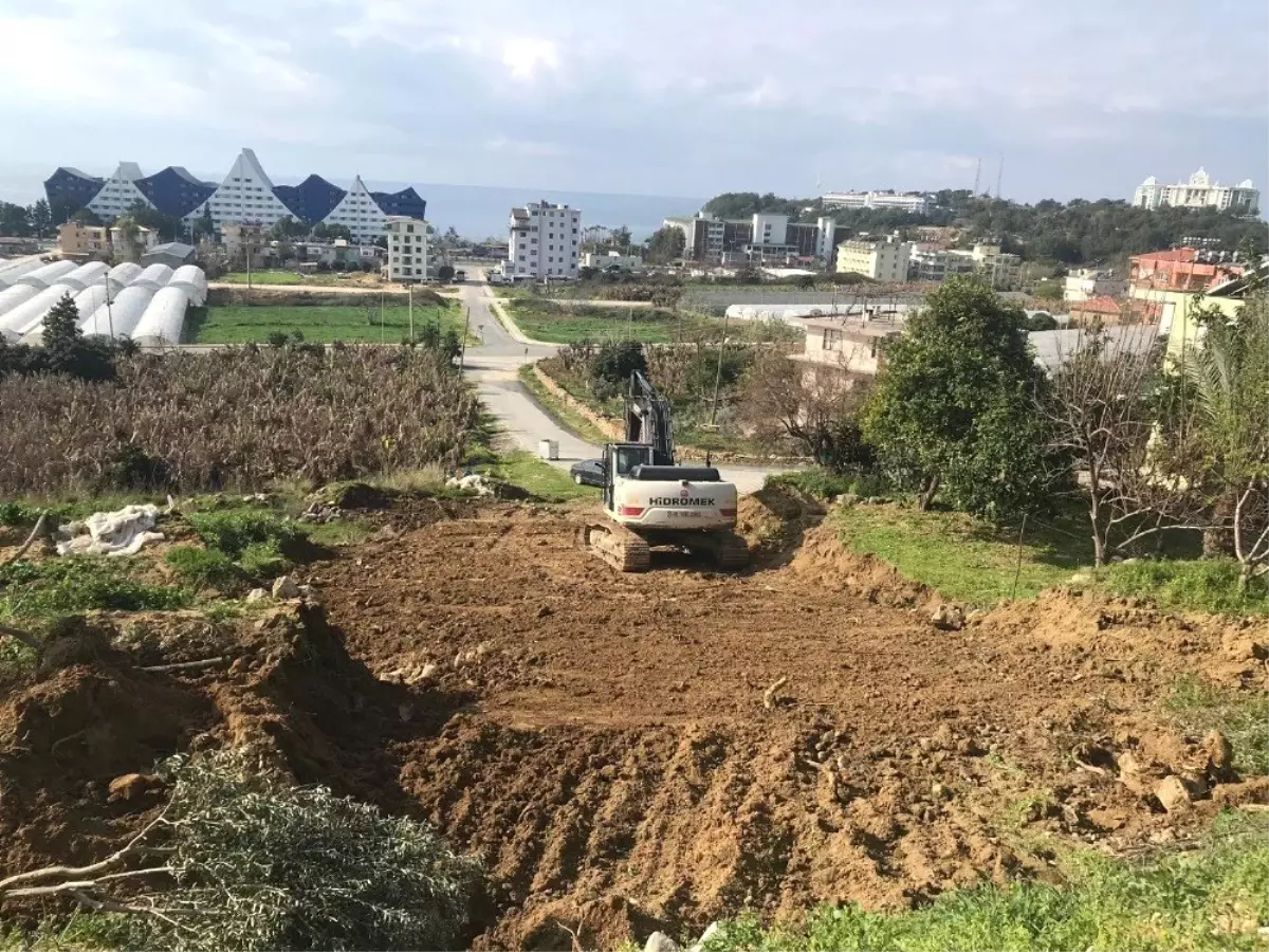 Alanya\'nın Mahallelerinde Yol Çalışmaları Devam Ediyor