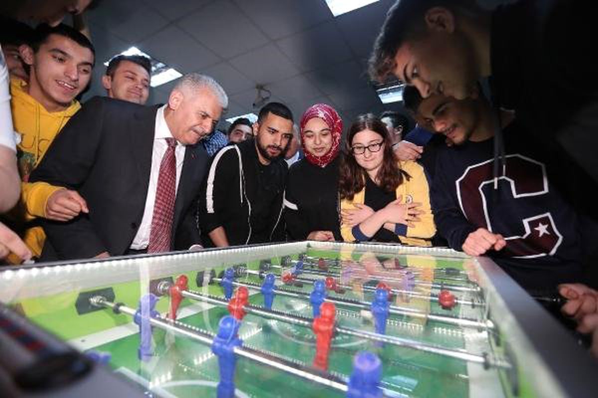 Binali Yıldırım Bu Kez de Langırt Oynadı