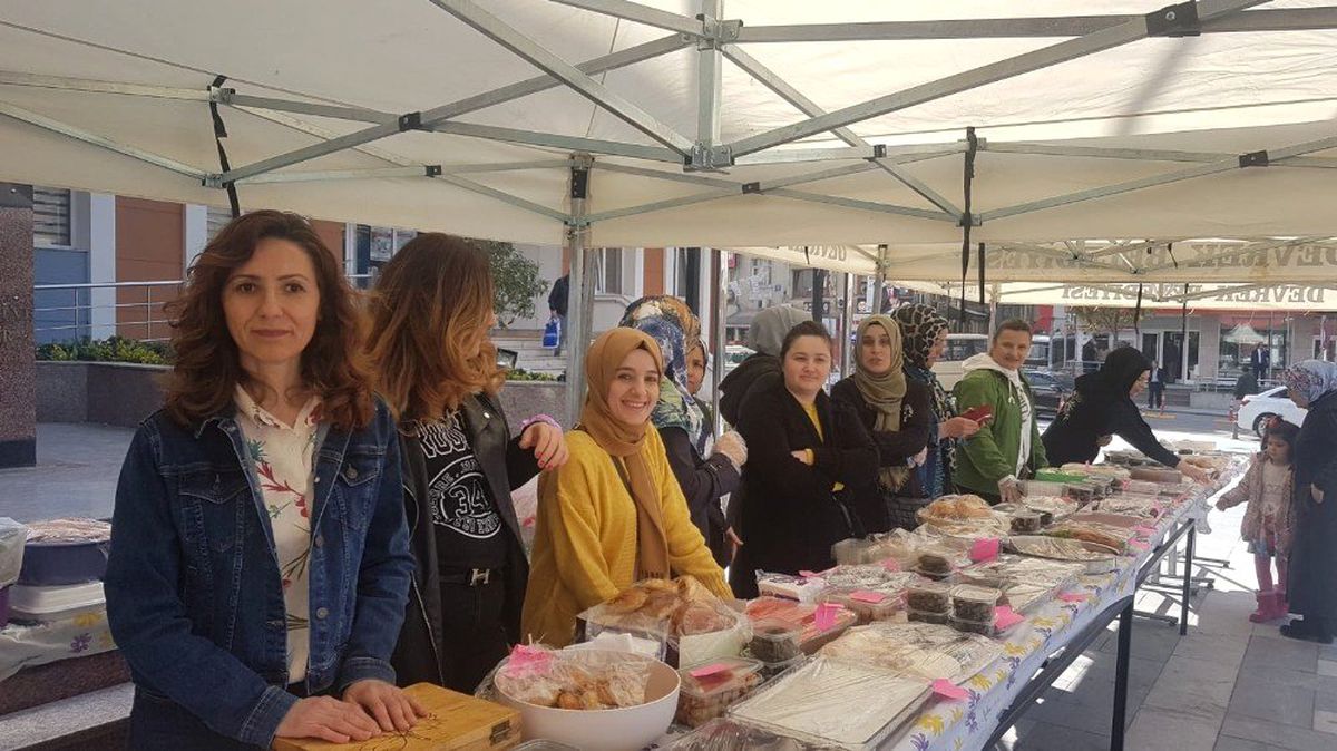 Devrek Ahmet Taner Ortaokulu Tarafından Kermes Programı Düzenlendi