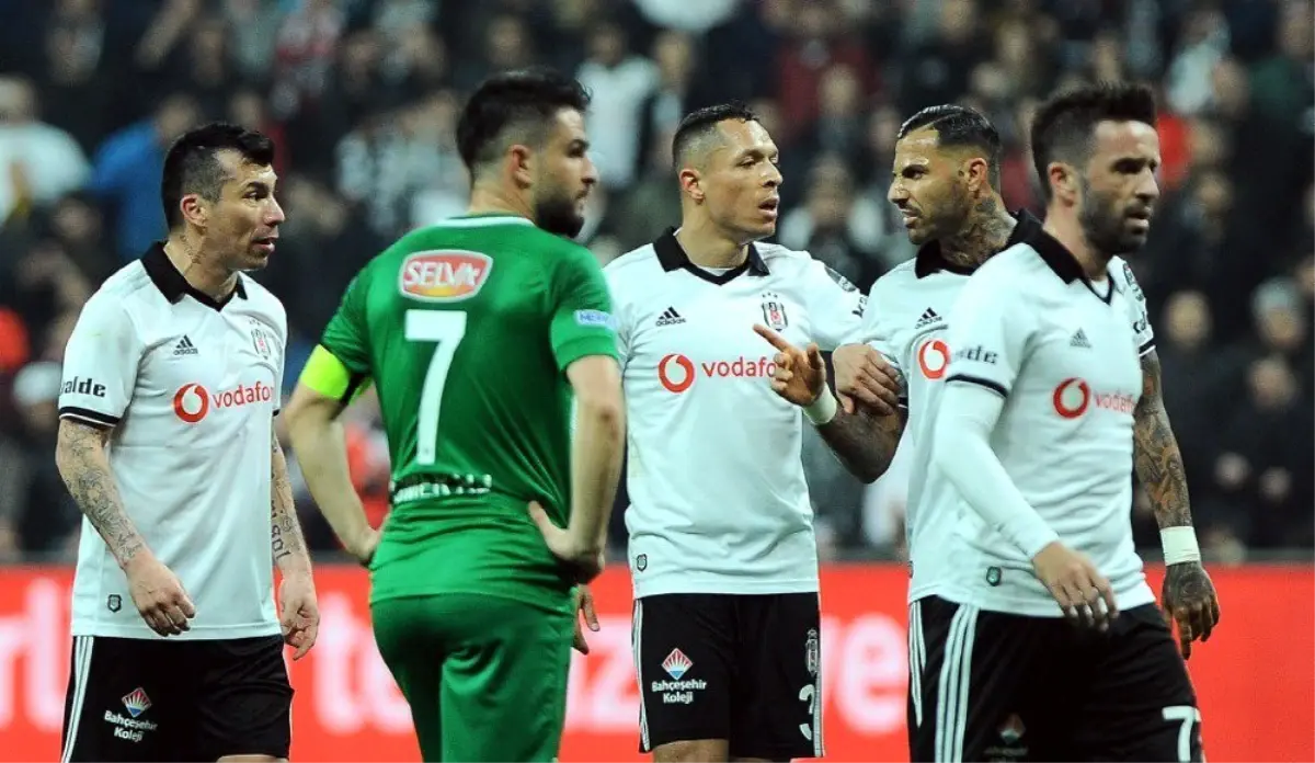 Gary Medel\'in Quaresma\'ya Tokadı Şili\'de Manşetlerde