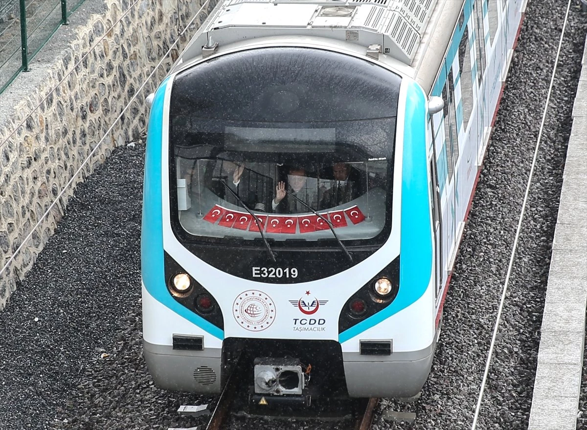 Gebze-Halkalı Banliyö Tren Hatları Açıldı