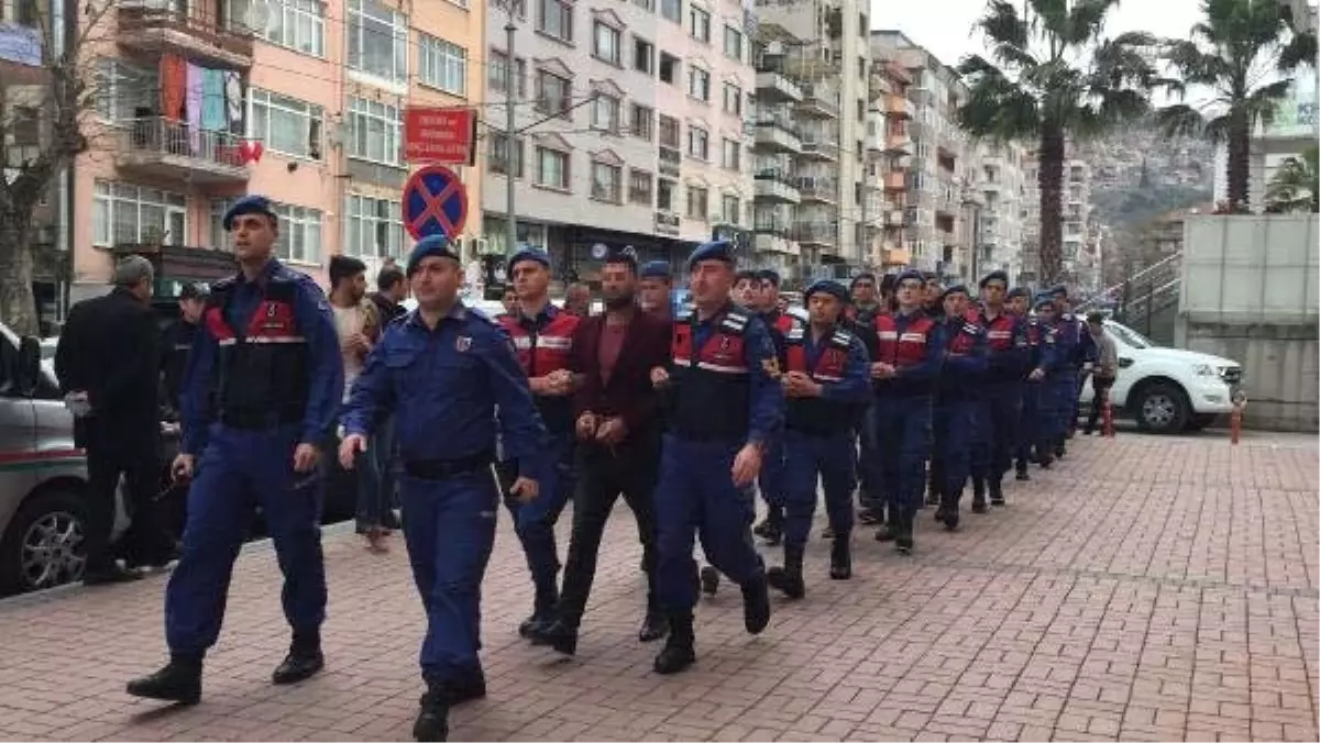 Hdp Seçim Bürosu Açılışında Gözaltına Alınan 12 Kişi Adliyede