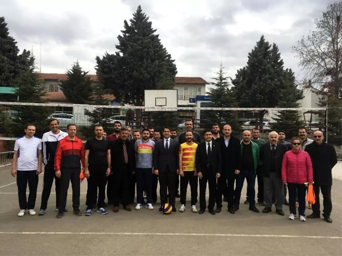 Hekimhan\'da Kurumlararası Voleybol Turnuvası Başladı