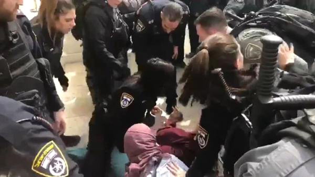 İsrail Polisinden Mescid-i Aksa\'ya Baskın
