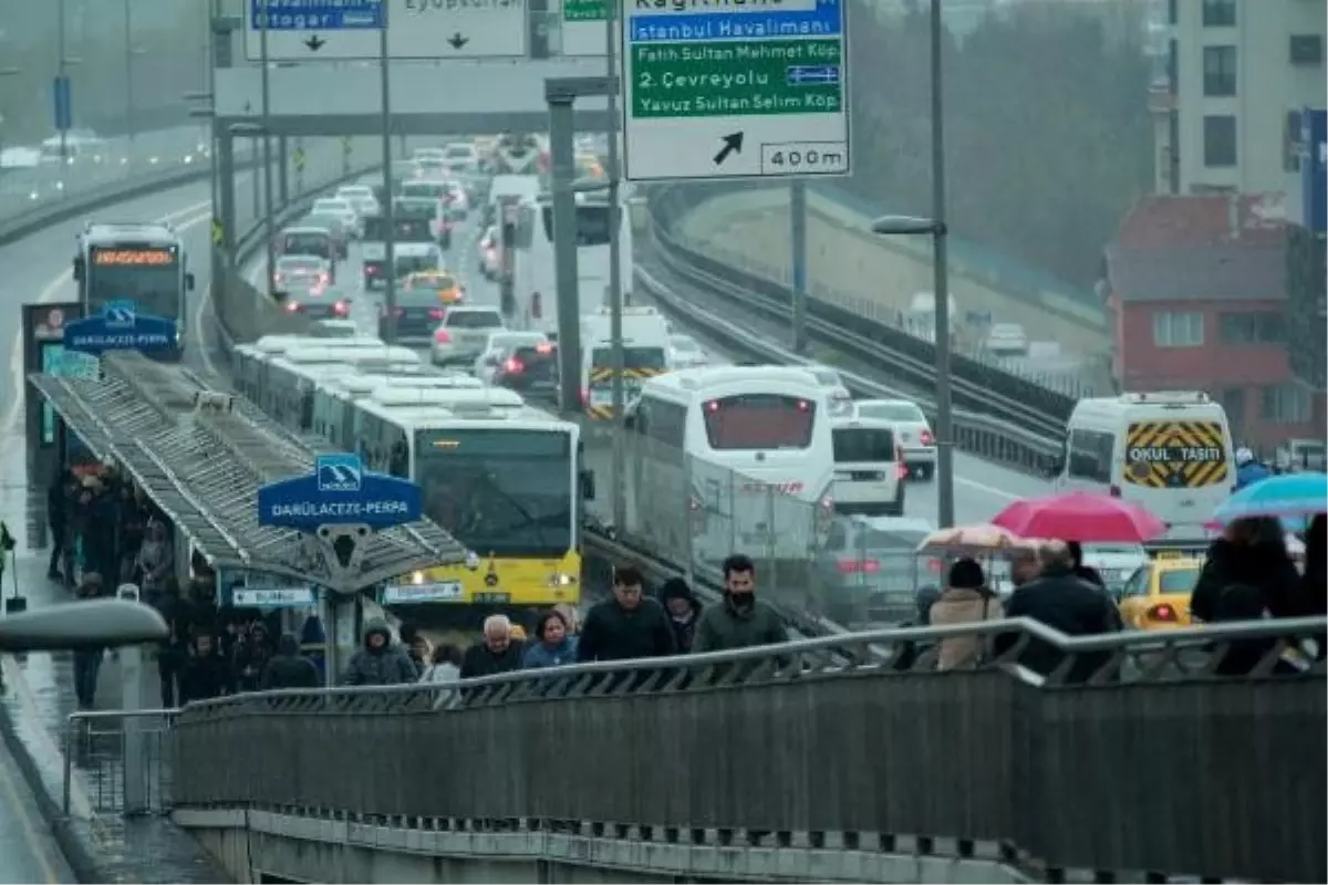 İstanbul\'da Yağmur Başladı