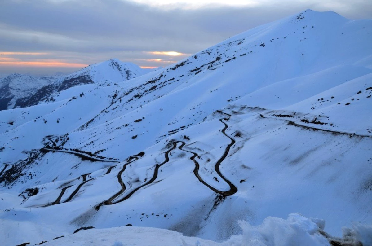 Karlı Yollar Şırnak\'ta Kartpostallık Görüntüler Oluşturdu