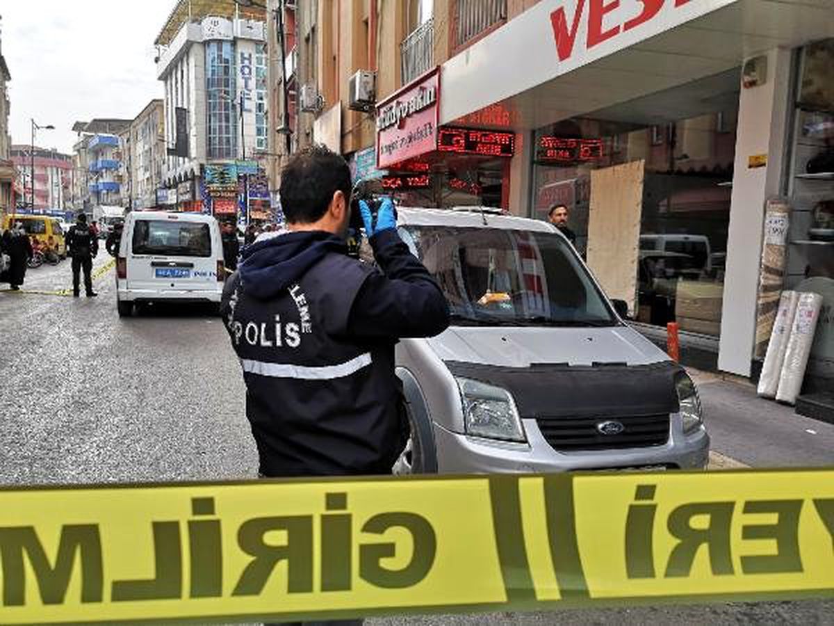 Malatya\'da İşyerine Tabanca Ateş Edip Kaçtı