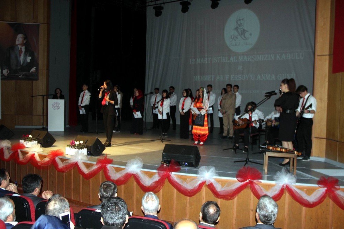 Mehmet Akif Ersoy İstiklal Marşı\'nın Kabulünün Yıldönümünde Anıldı