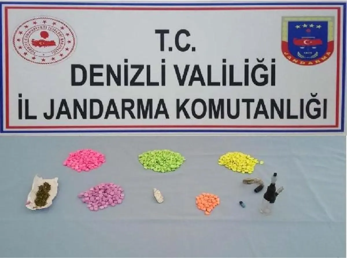 Otomobilde Bulunun Uyuşturucuya 5 Gözaltı