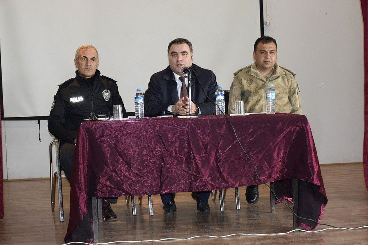 Palu\'da, Muhtar Adaylarıyla Seçim Güvenliği Toplantısı