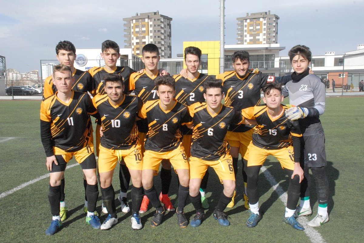 U-19 Ligi\'nde Zirveyi Yakından İlgilendiren Erteleme Maçı Yarın Oynanacak