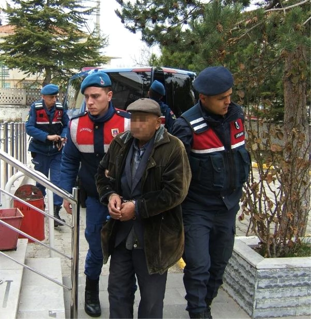 Afyonkarahisar\'daki Cinayette Komşu Tutuklandı