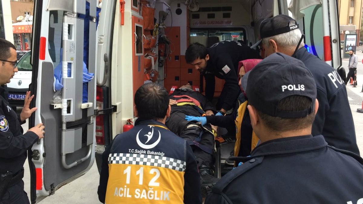 Aracı Durdurmak İsteyen Polise Otomobil Çarptı