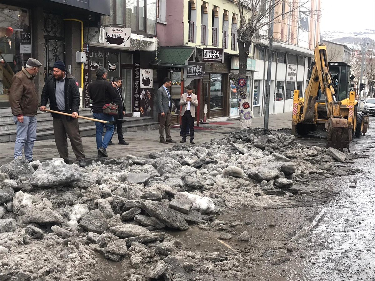 Baharda Erimeyen Kar ve Buzlar Şehir Dışına Taşınıyor