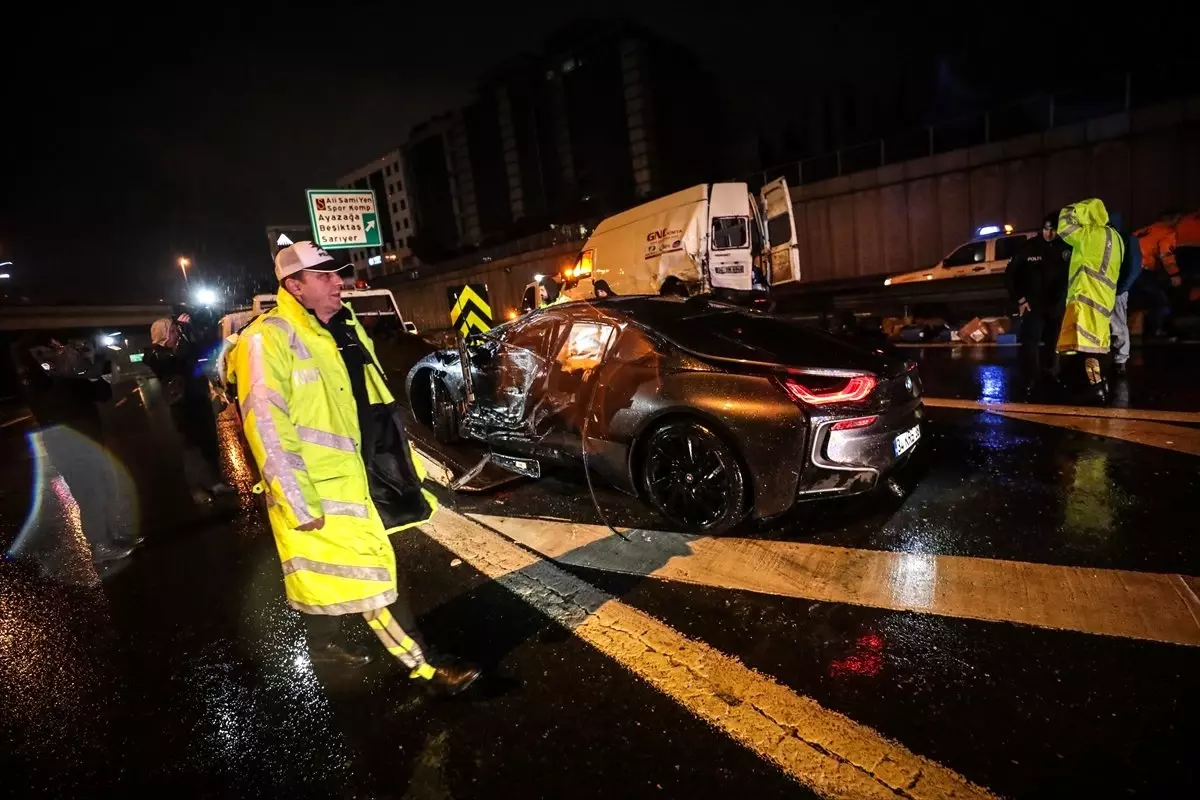 Beşiktaş\'ta Zincirleme Trafik Kazası: 1 Yaralı