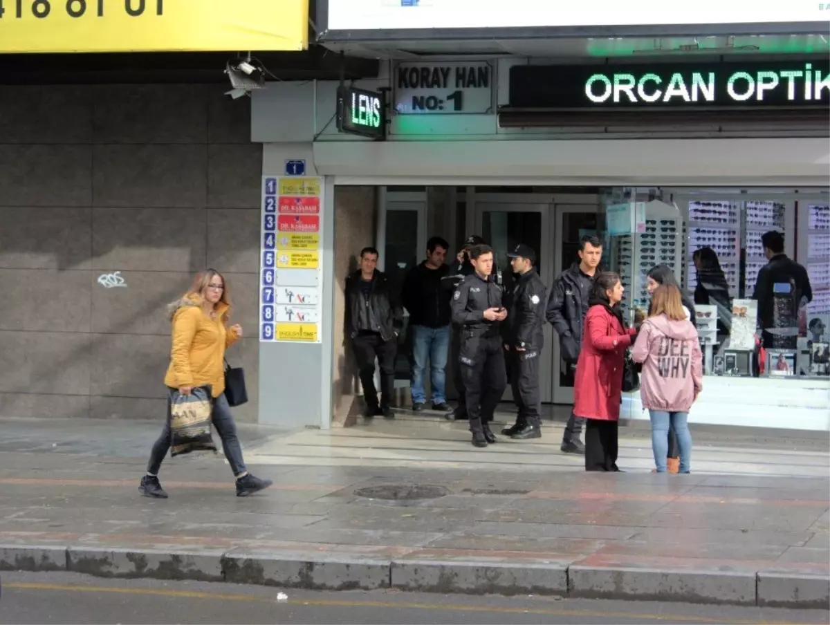 Boşanma Aşamasında Olduğu Eşini Pompalı Tüfekle Vurmaya Kalktı