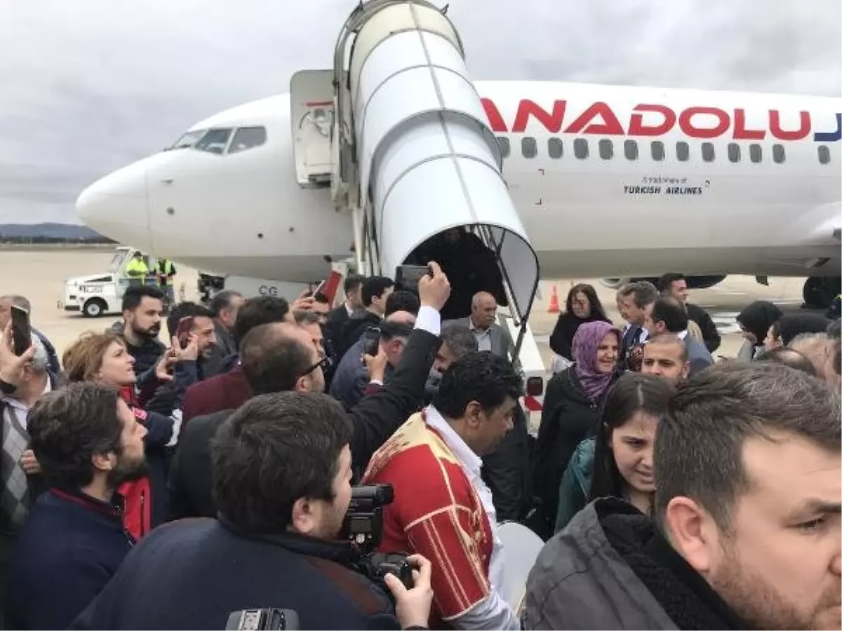 Bursa- Gaziantep Direkt Uçuşları Başladı, Yolculara Baklava İkram Edildi