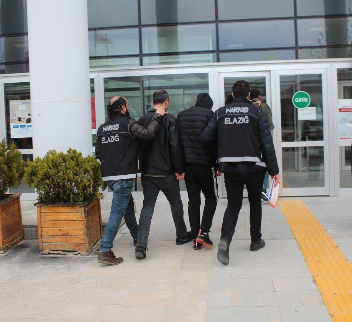 Elazığ\'da Uyuşturucu Operasyonları: 3 Şüpheli Yakalandı