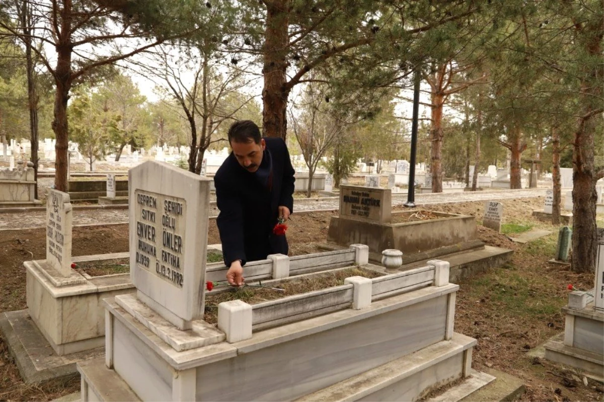 Erzincan\'da Deprem Şehitleri Dualarla Anıldı