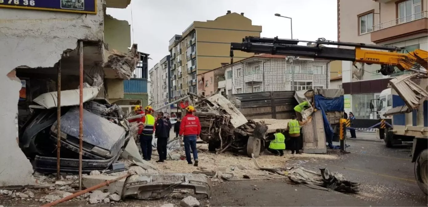 Feci Kazaya Neden Olan Kamyon Güvenlik Kamerasınca Görüntülendi