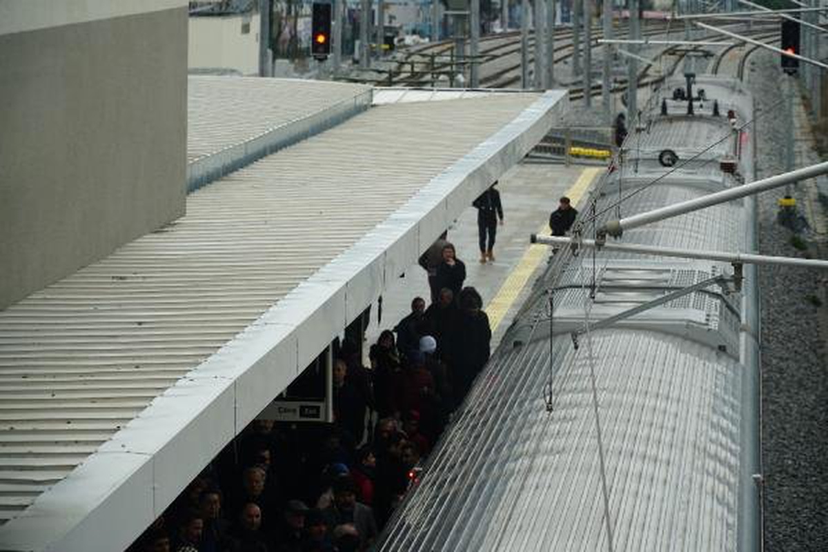Gebze-Halkalı Banliyö Tren Hattı\'nda İlk Gün
