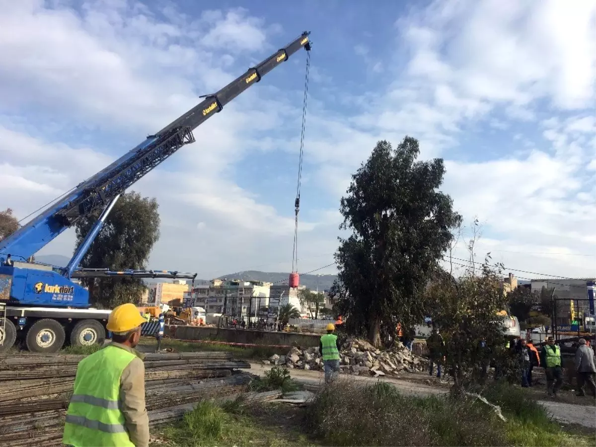 Göçük Altındaki İşçileri Kurtarma Çalışmaları Sürüyor