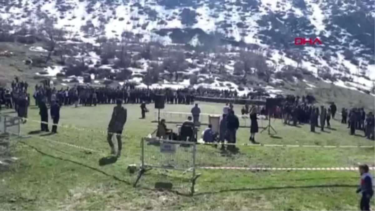 Hakkari Polis ve Asker ile Çukurcalılardan Şenlikte Kol Kola Halay