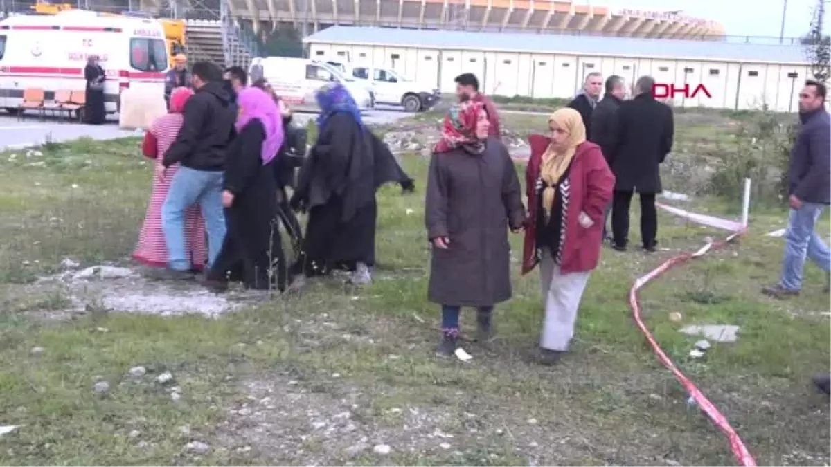 İzmir\'de Metro Yer Altı Park İstasyonu İnşaatında Göçük