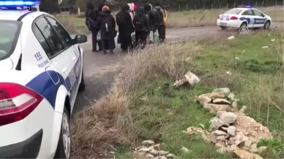 Kaçakçılar Düzensiz Göçmenleri Yarı Yolda Bıraktı