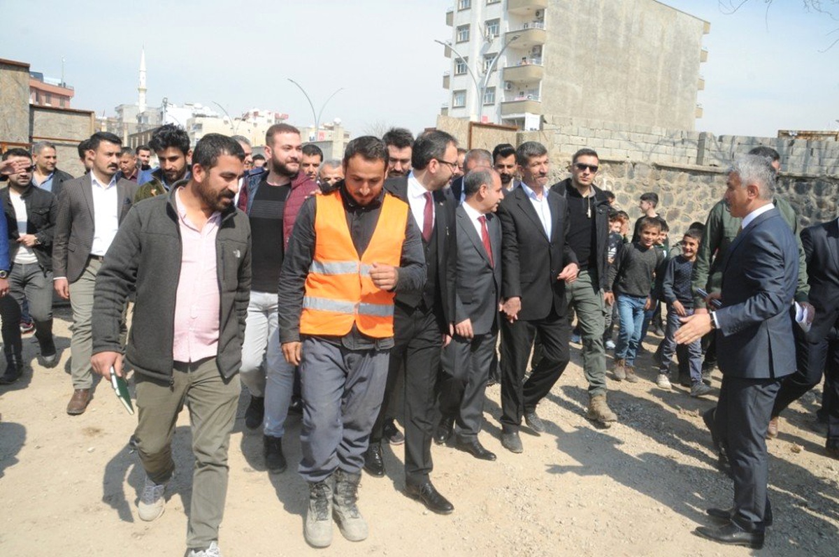 Kasapoğlu: "Bizlerin Kaynağını Kandil\'e Yatıranlara 31 Mart\'ta Kırmızı Kart Gösterelim"