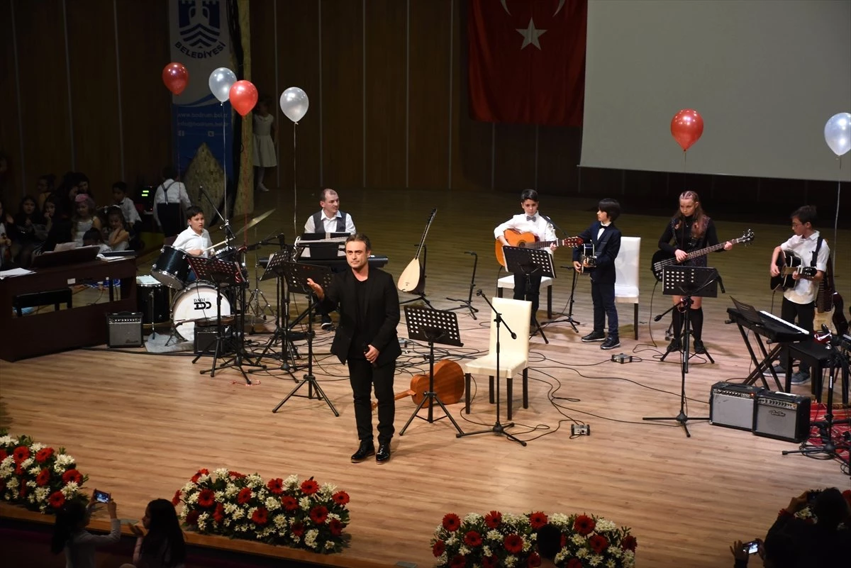 Kutsi, Çocuk Orkestrayla Konser Verdi