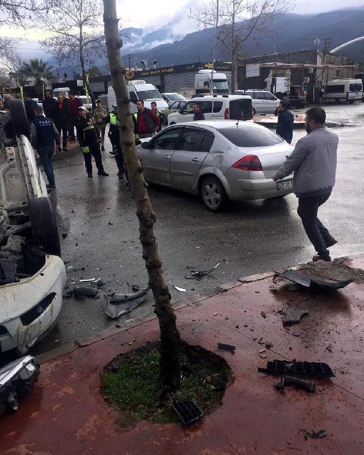 Manisa\'da 2 Otomobilin Çarpıştığı Kaza Kamerada