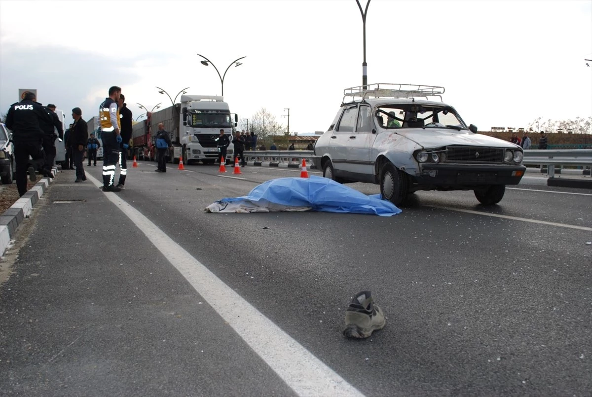 Manisa\'da Otomobil Yayaya Çarptı: 1 Ölü