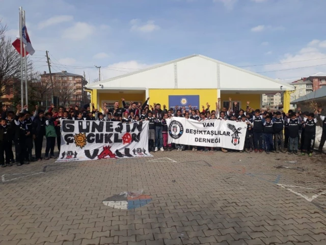 Muradiyeli Çocuklara Beşiktaş Forması Son Dakika Spor