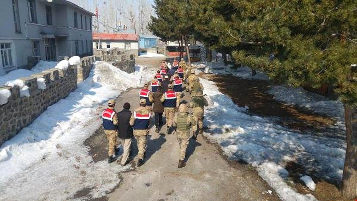 Muş\'ta Terör Operasyonu: 8 Gözaltı