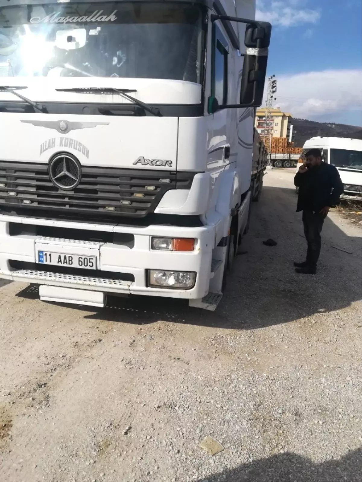 Park Halindeki Tırların Akülerini Çalıp Kaçtılar