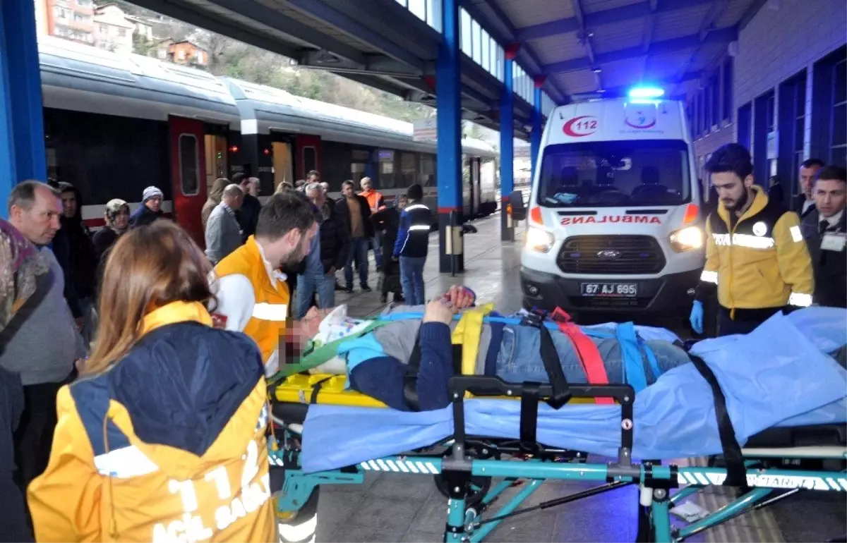 Temizlik Yapmak İçin Çıktığı İskeleden Düşen İşçi Ağır Yaralandı