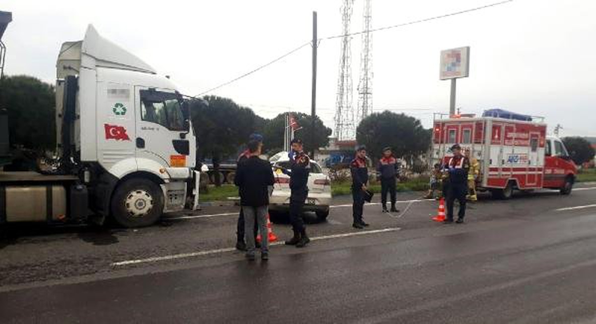 Tır\'la Çarpışan Otomobilin Sürücüsü Öldü
