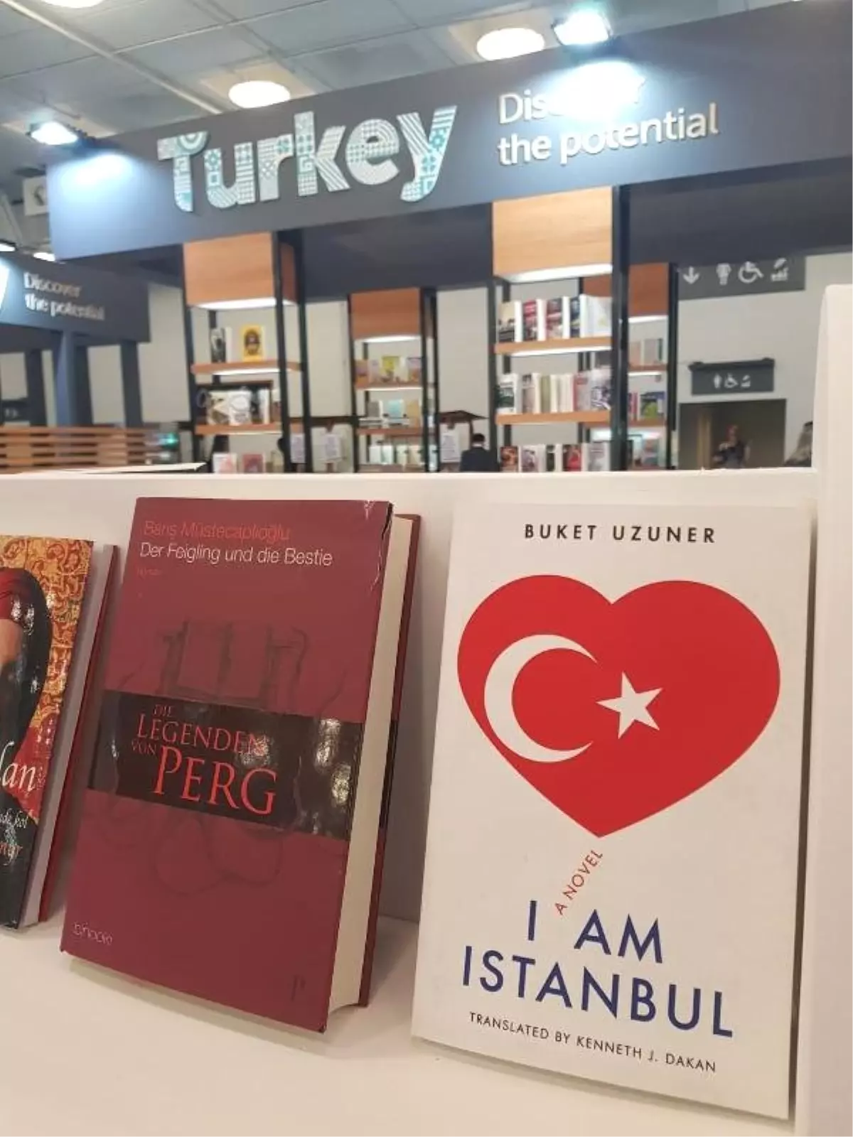 Türk Edebiyatı Eserleri Londra Kitap Fuarı\'nda