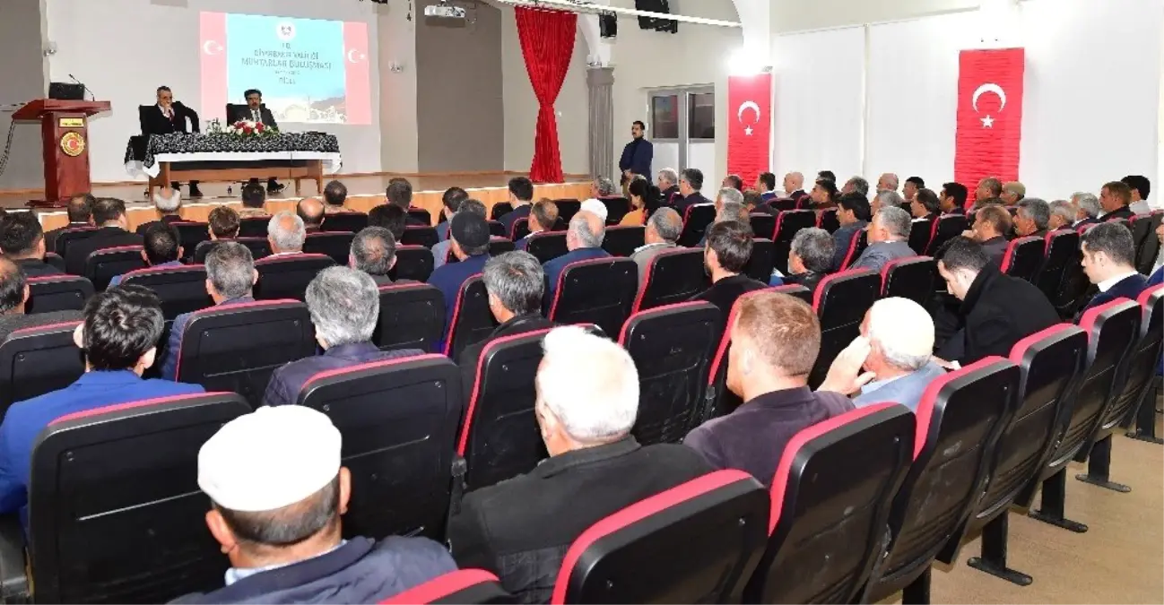 Vali Güzeloğlu, Dicle\'de Kanaat Önderleri ile Buluştu