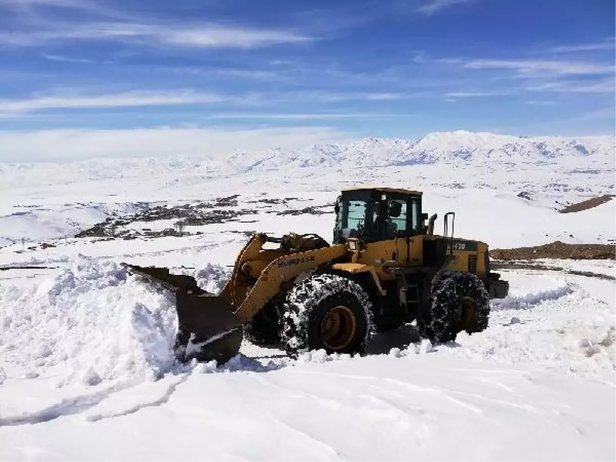 Van\'da Kardan Kapanan Mahalle Yolları Ulaşıma Açıldı