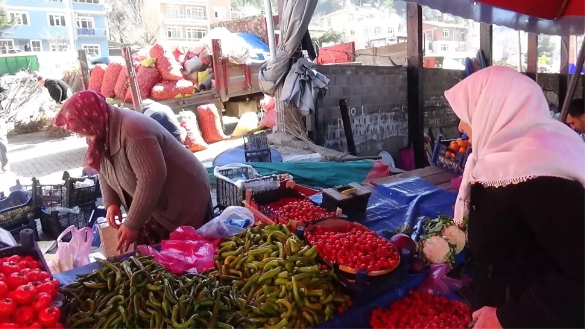 35 Yıldır Yaz Kış Pazarcılık Yapıyor