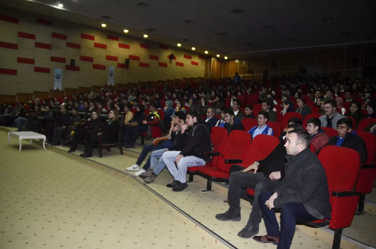 7. Gelecek Gençlerle Başlar Konferansı Yapıldı