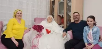 Halime Teyze, 89 Yaşında Gelinlik Giyip Kına Yaktı